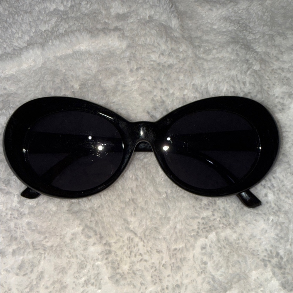 Elegant Black, White, and Orange Sunglasses Trio - Picture 6 of 6